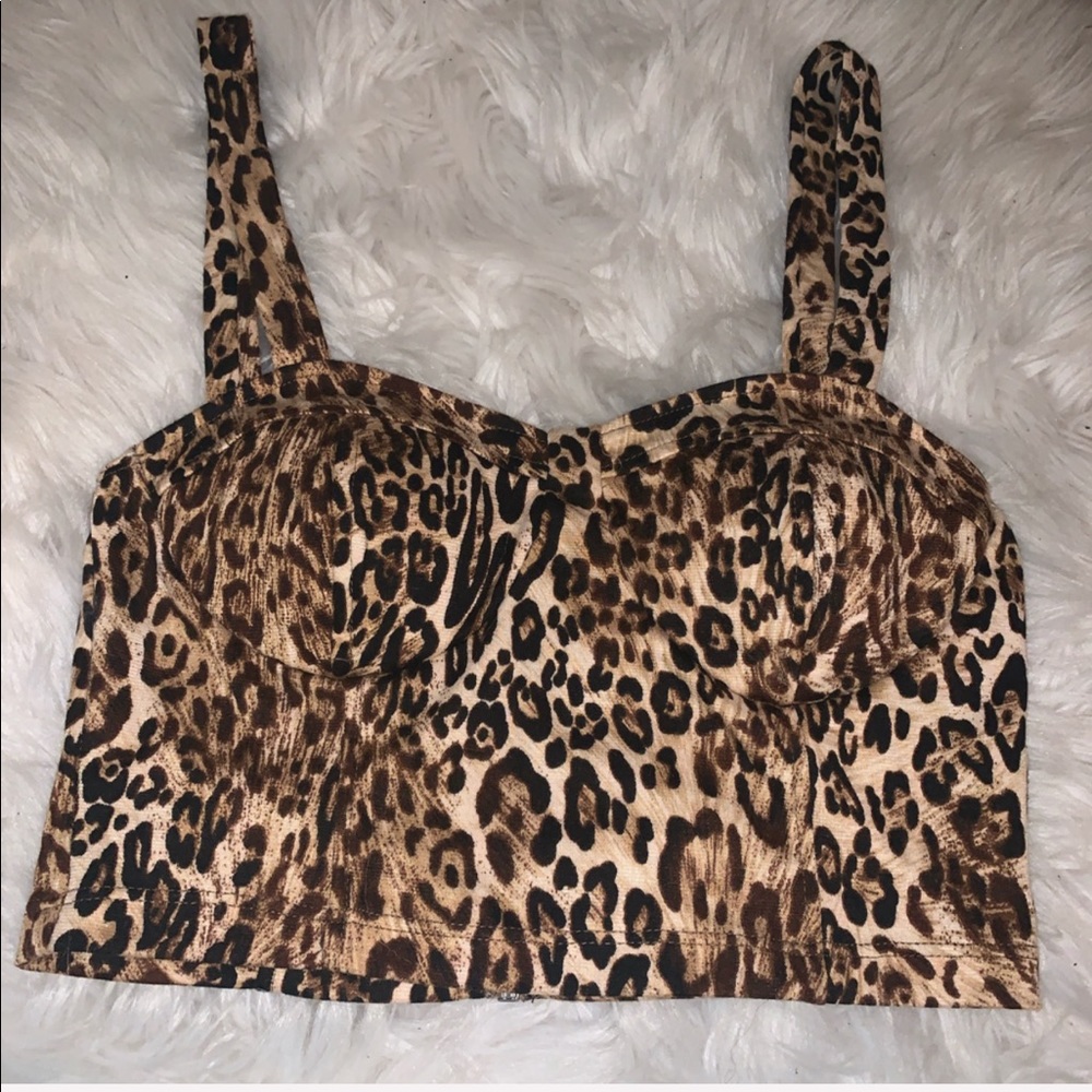 NWOT Cheetah crop top, Size M
